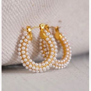 18k Gold Pearl Huggies Hoop Earrings